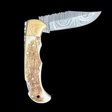 Load image into Gallery viewer, Gwynn Inlay 7.5” Damascus Steel Folding Single Blade Knife